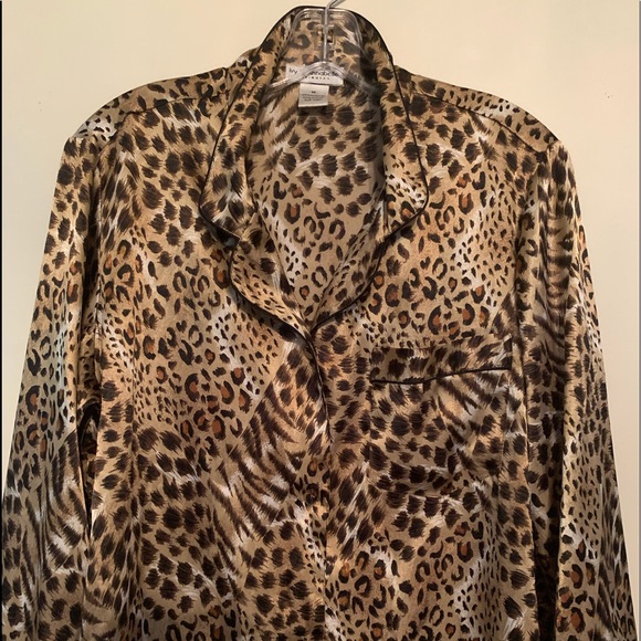 Ivy & Annabelle Satin Animal Print Sleepshirt - Picture 2 of 10